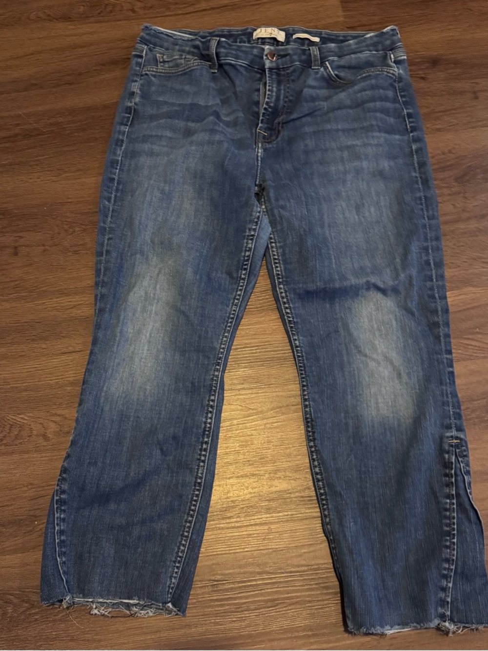 Jen 7 GUC Women's Mid-Rise Straight Jeans in Washed Blue